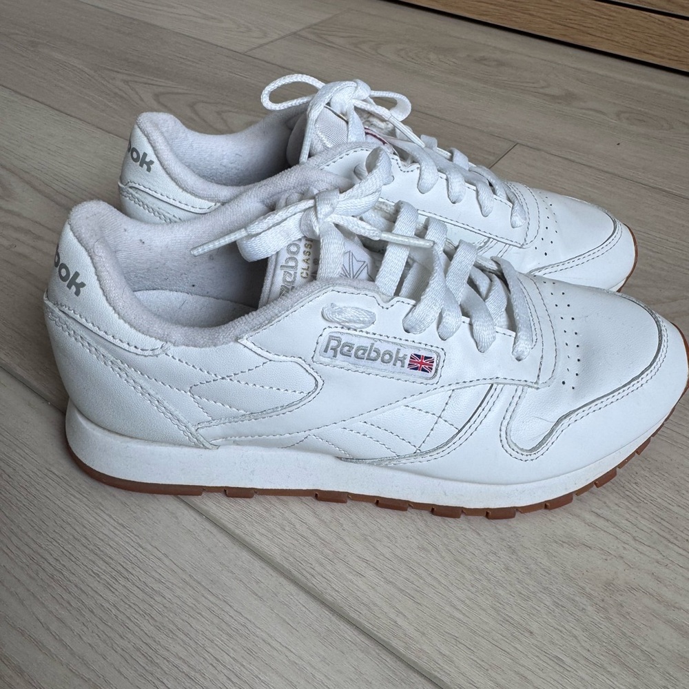 Reebok white leather sneakers size 6.